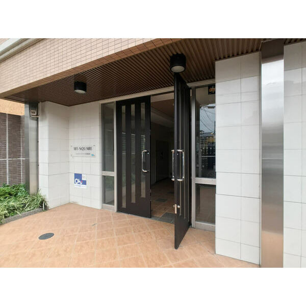 エムティースクエア吉塚駅前のエントランス
