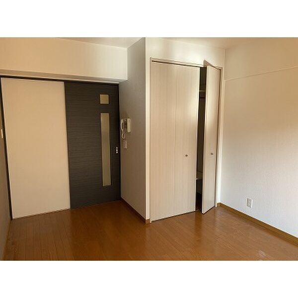 エムティースクエア吉塚駅前の居間・リビング