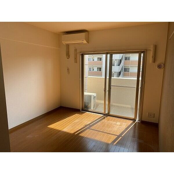 エムティースクエア吉塚駅前の居間・リビング