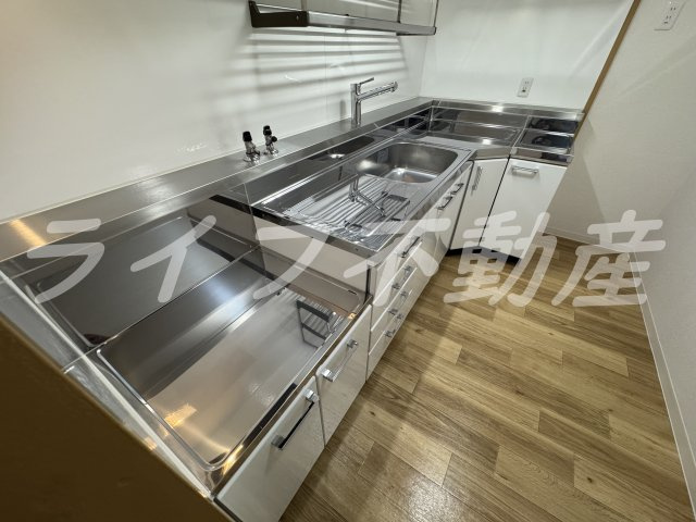 メゾンエスポアールのキッチン|コンパクトなキッチンで掃除もラクラク