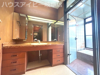 【独立洗面台】 | 大垣市中野町建物面積96坪の中古住宅5LDK＋WIC＋物置！交通利便◎♪国道21号線まで車で1分！ | 大垣市中野町建物面積96坪の中古住宅5LDK＋WIC＋物置！交通利便◎♪国道21号線まで車で1分！