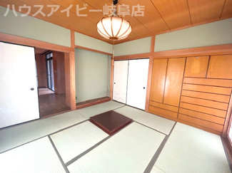 【和室】 | 大垣市中野町建物面積96坪の中古住宅5LDK＋WIC＋物置！交通利便◎♪国道21号線まで車で1分！ | 大垣市中野町建物面積96坪の中古住宅5LDK＋WIC＋物置！交通利便◎♪国道21号線まで車で1分！