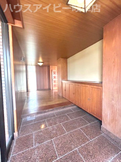 【玄関】 | 大垣市中野町建物面積96坪の中古住宅5LDK＋WIC＋物置！交通利便◎♪国道21号線まで車で1分！ | 大垣市中野町建物面積96坪の中古住宅5LDK＋WIC＋物置！交通利便◎♪国道21号線まで車で1分！