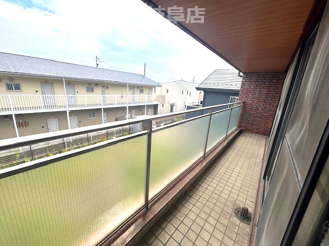 大垣市中野町建物面積96坪の中古住宅5LDK＋WIC＋物置！交通利便◎♪国道21号線まで車で1分！のバルコニー|大垣市中野町建物面積96坪の中古住宅5LDK＋WIC＋物置！交通利便◎♪国道21号線まで車で1分！