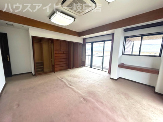 【洋室】 | 大垣市中野町建物面積96坪の中古住宅5LDK＋WIC＋物置！交通利便◎♪国道21号線まで車で1分！ | 大垣市中野町建物面積96坪の中古住宅5LDK＋WIC＋物置！交通利便◎♪国道21号線まで車で1分！