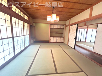 【和室】 | 大垣市中野町建物面積96坪の中古住宅5LDK＋WIC＋物置！交通利便◎♪国道21号線まで車で1分！ | 大垣市中野町建物面積96坪の中古住宅5LDK＋WIC＋物置！交通利便◎♪国道21号線まで車で1分！