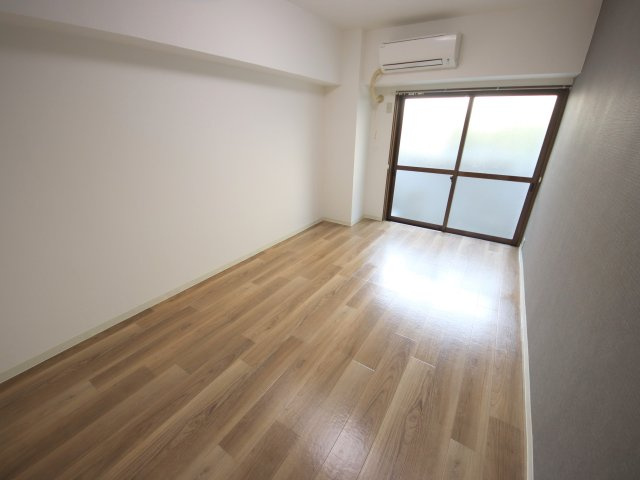 メゾン大和東生駒の居間・リビング