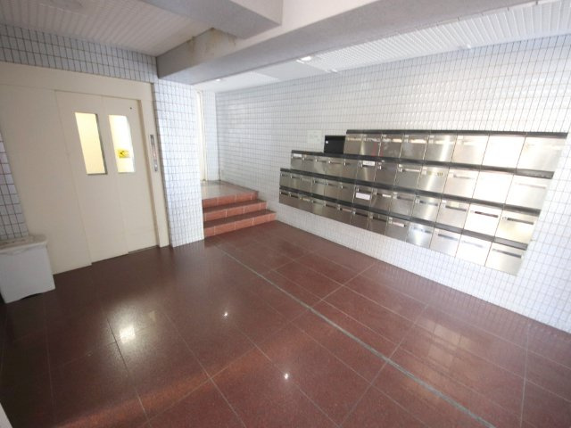 メゾン大和東生駒のエントランス