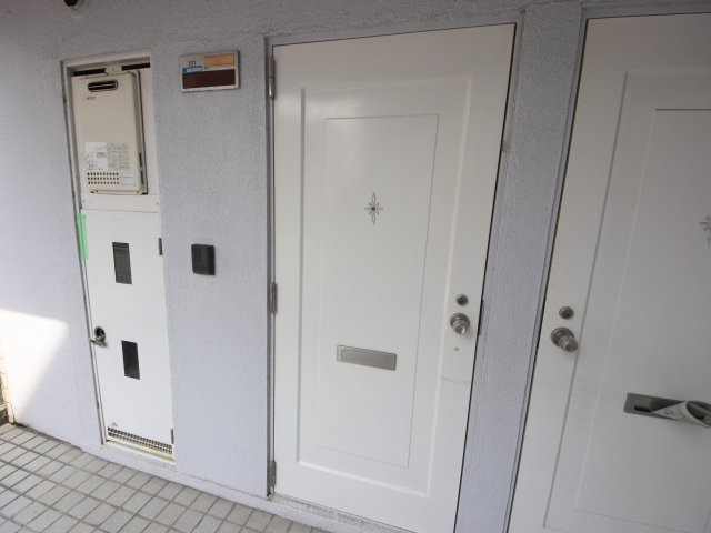 メゾン大和東生駒のエントランス