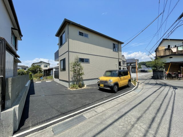 シャーメゾン エルデの駐車場