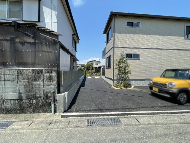 シャーメゾン エルデの駐車場