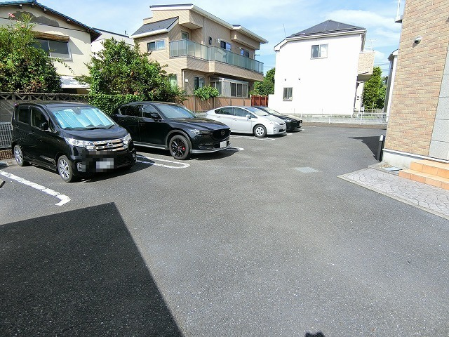 サンリット・シーズンの駐車場