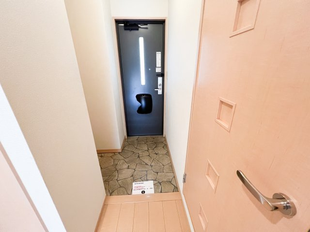 ビレッジ北久保 C棟の玄関