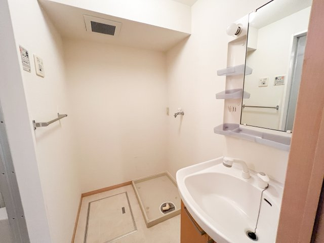 ビレッジ北久保 C棟の洗面所