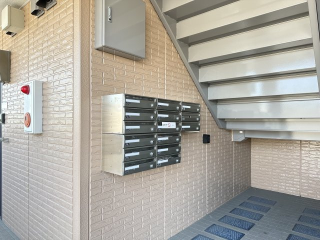 ビレッジ北久保 C棟のエントランス