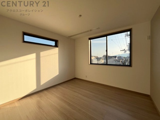 寝室…リラックスできるプライベート空間で、快適な睡眠をサポート。個人の好みに合わせたインテリアや寝具で心地良さを追求。プライベートな時間を過ごし、リフレッシュする場所におすすめです。