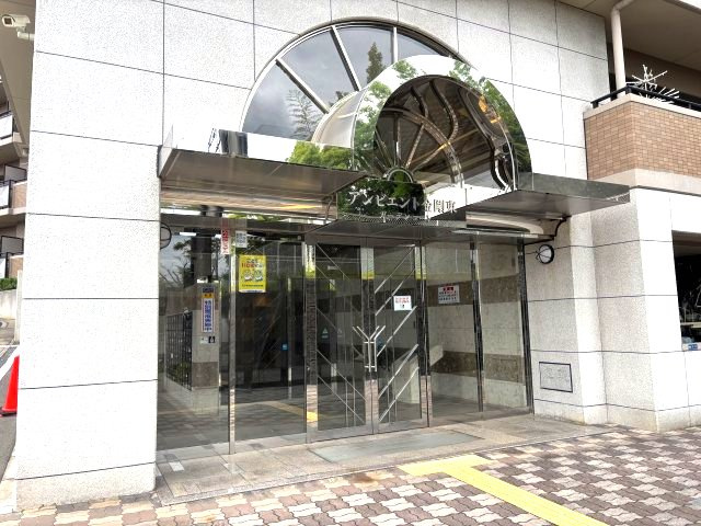 アンビエント金剛東のエントランス