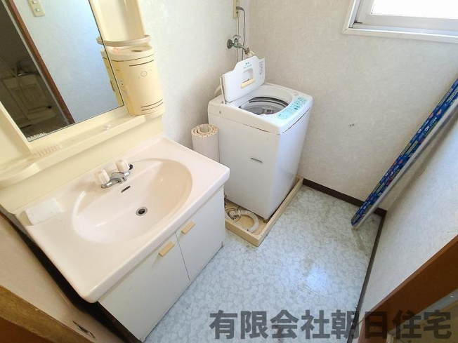 【洗面所】 | 東朝日町テナント | 使いやすい洗面所です