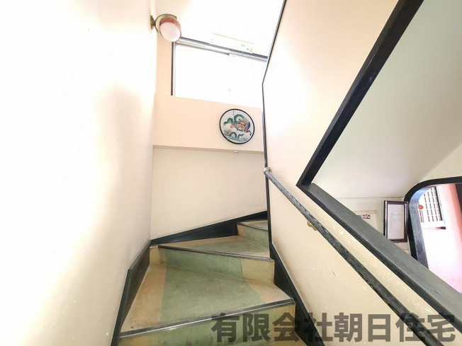 【その他】 | 東朝日町テナント | 2階へ上がる階段です