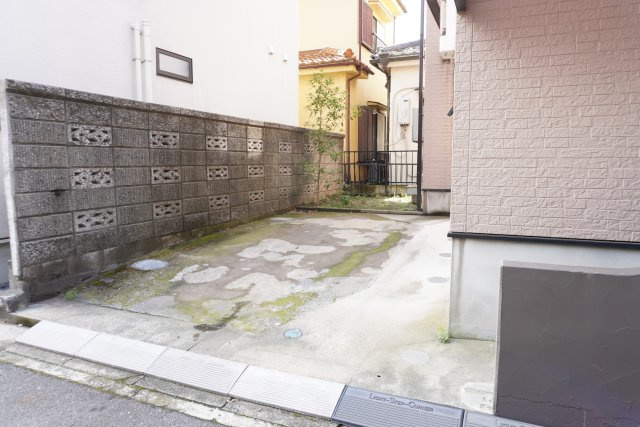 越谷市蒲生本町 中古戸建の駐車場