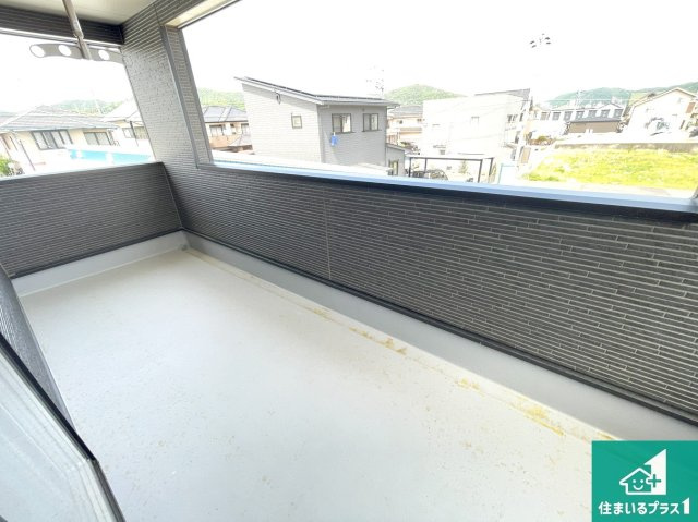 赤穂市片浜町　第1期　新築一戸建てのバルコニー|ワイドバルコニーは洗濯物を干すスペースが広いのでご家族が多くても安心！