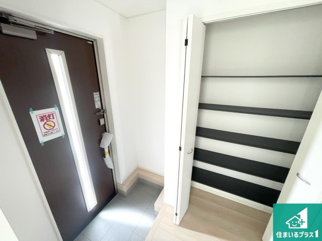 赤穂市片浜町　第1期　新築一戸建ての玄関|シューズボックスにはたくさんの靴が収納できるので玄関周りはいつもスッキリ！ご家族が増えても安心！