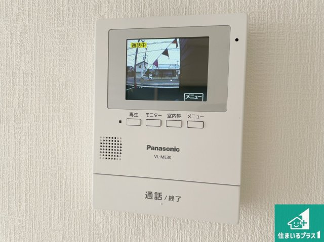 赤穂市松原町　第3期　新築一戸建ての防犯設備|カラーモニターインターホン！声だけでなく来訪者の姿や顔がモニターで確認できるので、小さなお子様がいらっしゃるご家庭でも安心できます！