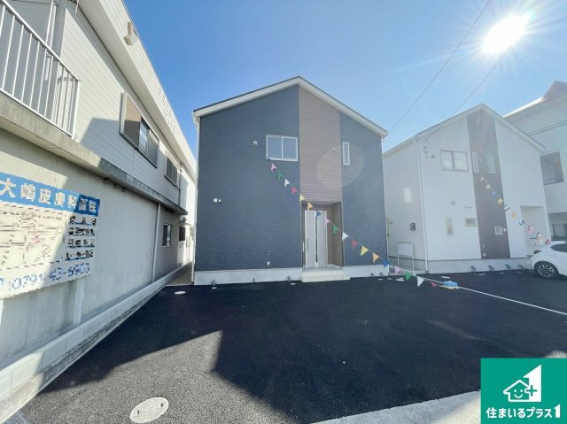 赤穂市松原町　第3期　新築一戸建ての駐車場|並列２台駐車可能！ゆとりの駐車スペースで車庫入れもスムーズ！