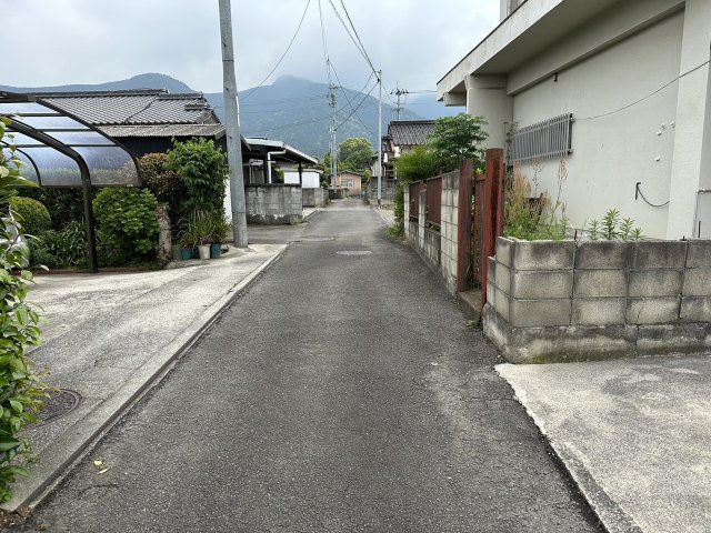 土橋2丁目　売土地の前面道路含む現地写真