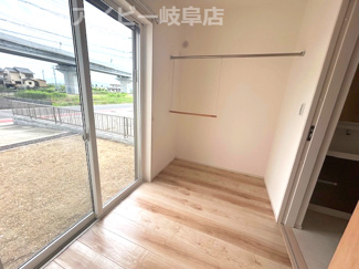 【ランドリースペース】 | 本巣市温井！築６年中古住宅！オール電化住宅・太陽光発電システム搭載！お車並列3台可能！ | 本巣市温井！築６年中古住宅！オール電化住宅・太陽光発電システム搭載！お車並列3台可能！
