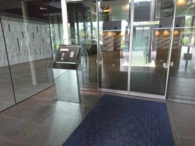 リヴァリエB棟のエントランス