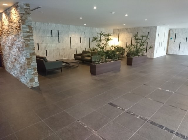 リヴァリエB棟のロビー