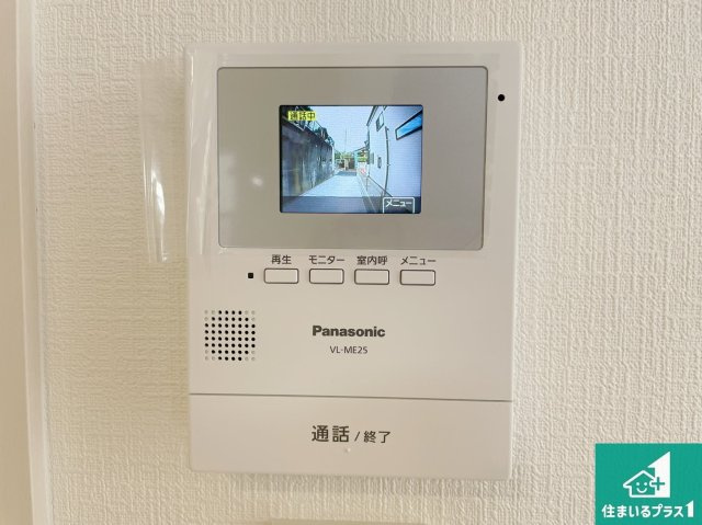 明石市大久保町高丘　第14期　新築一戸建ての防犯設備|カラーモニターインターホン！声だけでなく来訪者の姿や顔がモニターで確認できるので、小さなお子様がいらっしゃるご家庭でも安心できます！
