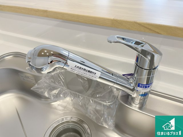 明石市大久保町高丘　第14期　新築一戸建ての設備|浄水器を内蔵！炊飯時、お茶を作る時に安心してお水を使えます！お湯と冷水、浄水と原水、シャワーの切替えもワンタッチです！