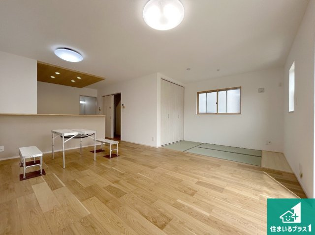 明石市大久保町高丘　第14期　新築一戸建ての居間・リビング|シンプルなリビングは、観葉植物等のインテリアを楽しめますね！パパ好みにも、ママ好みにも家具次第で雰囲気を変えることができます！