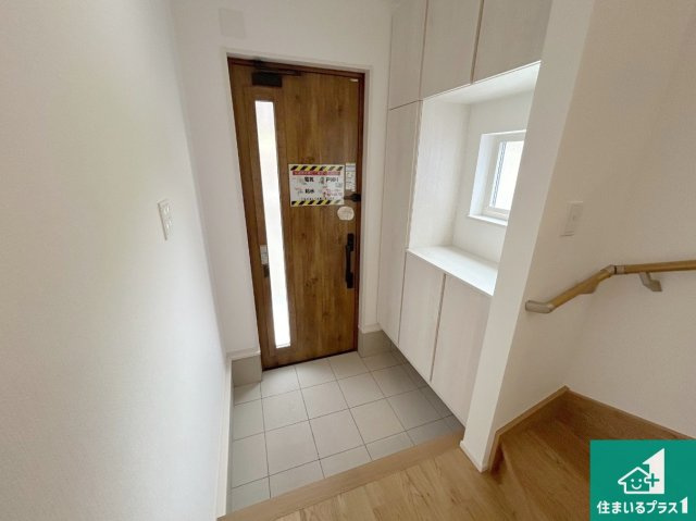 明石市大久保町高丘　第14期　新築一戸建ての玄関|シューズボックスにはたくさんの靴が収納できるので玄関周りはいつもスッキリ！ご家族が増えても安心！