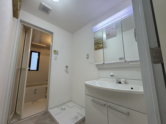 -三丁目不動産-　深谷ダイヤモンドマンション　内工事の独立洗面台