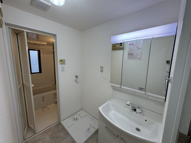 -三丁目不動産-　深谷ダイヤモンドマンション　内工事の独立洗面台