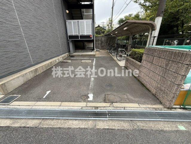 レオパレスひまわり荘の駐車場
