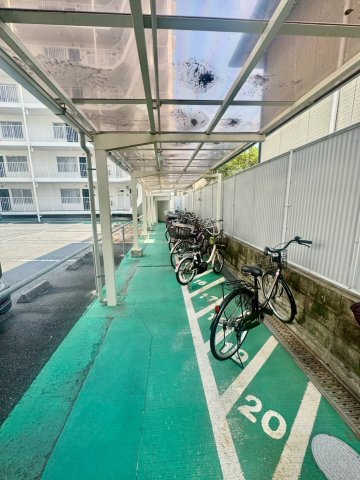 グランドハイツ八尾の駐輪場