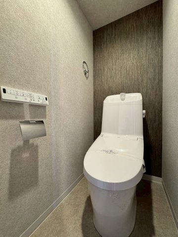 グランドハイツ八尾のトイレ|温水洗浄便座付きトイレ。