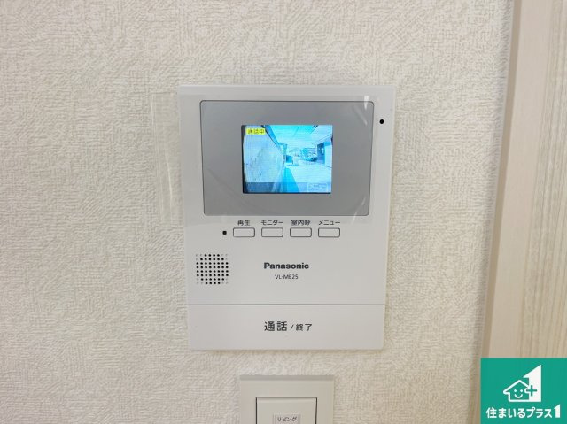 明石市大久保町高丘　第13期　新築一戸建ての防犯設備|カラーモニターインターホン！声だけでなく来訪者の姿や顔がモニターで確認できるので、小さなお子様がいらっしゃるご家庭でも安心できます！