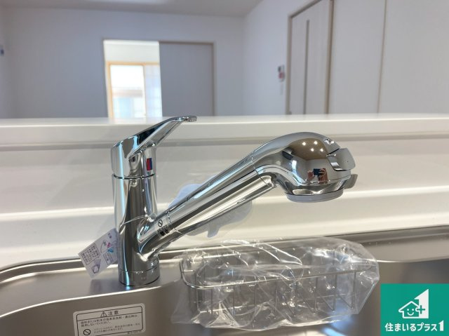 明石市大久保町高丘　第13期　新築一戸建ての設備|浄水器を内蔵！炊飯時、お茶を作る時に安心してお水を使えます！お湯と冷水、浄水と原水、シャワーの切替えもワンタッチです！