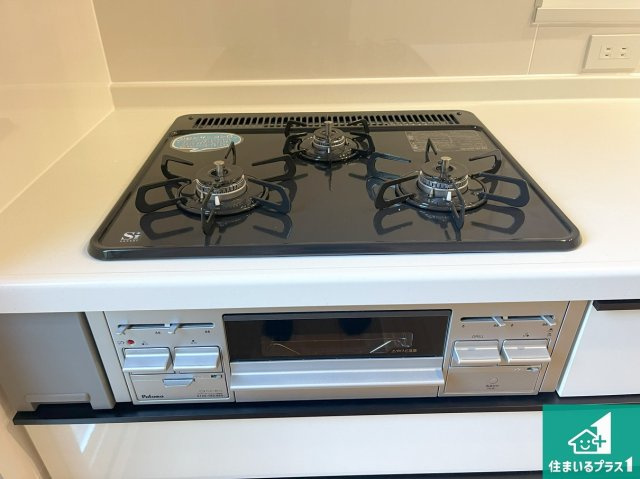 明石市大久保町高丘　第13期　新築一戸建ての設備|ダブル高火力Ｓｉセンサー付きコンロ！３口あるので、まとめて料理をする時も大活躍！