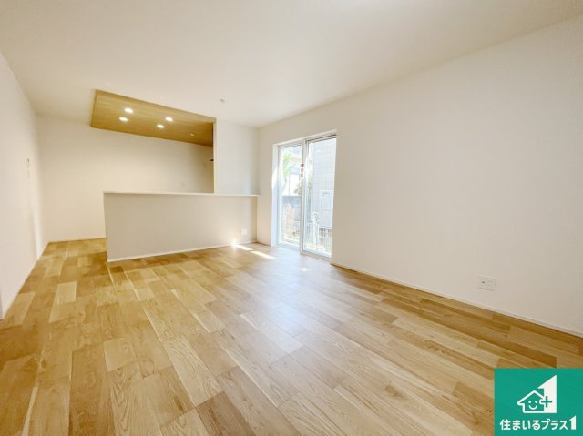 明石市大久保町高丘　第13期　新築一戸建ての居間・リビング|シンプルなリビングは、観葉植物等のインテリアを楽しめますね！パパ好みにも、ママ好みにも家具次第で雰囲気を変えることができます！