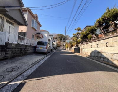 【前面道路含む現地写真】