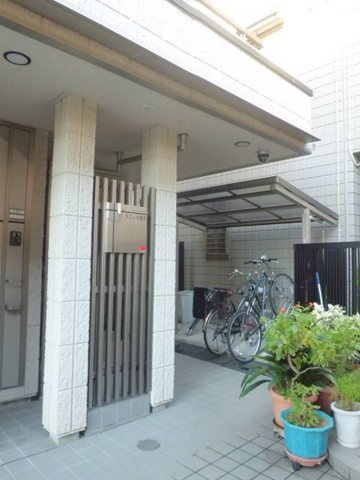 ラフィネ横浜のロビー|綺麗なエントランスアプローチ