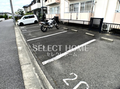 【駐車場】 | ベルメゾン鈴木 | 車をお持ちの方に嬉しい駐車場付きの物件です