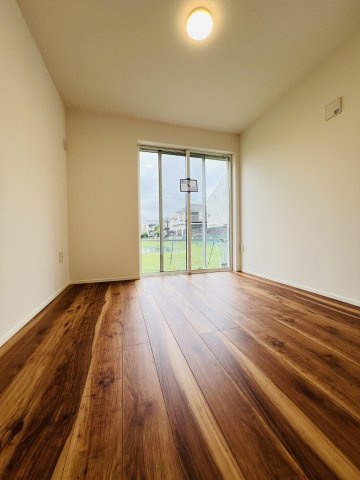 WHITE EDGE-湘南、本鵠沼の美しい選択の洋室