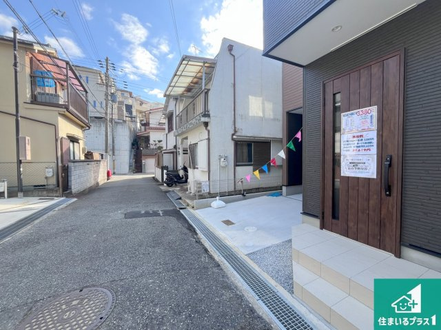 明石市中朝霧丘　第2期　未入居の前面道路含む現地写真|周辺は閑静な住宅街！前面道路広々で車の出し入れも便利です。駐車が苦手な方でも安心して車庫入れできます！